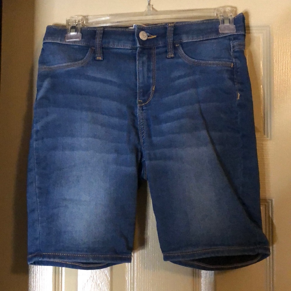 Ballerina Crop Short